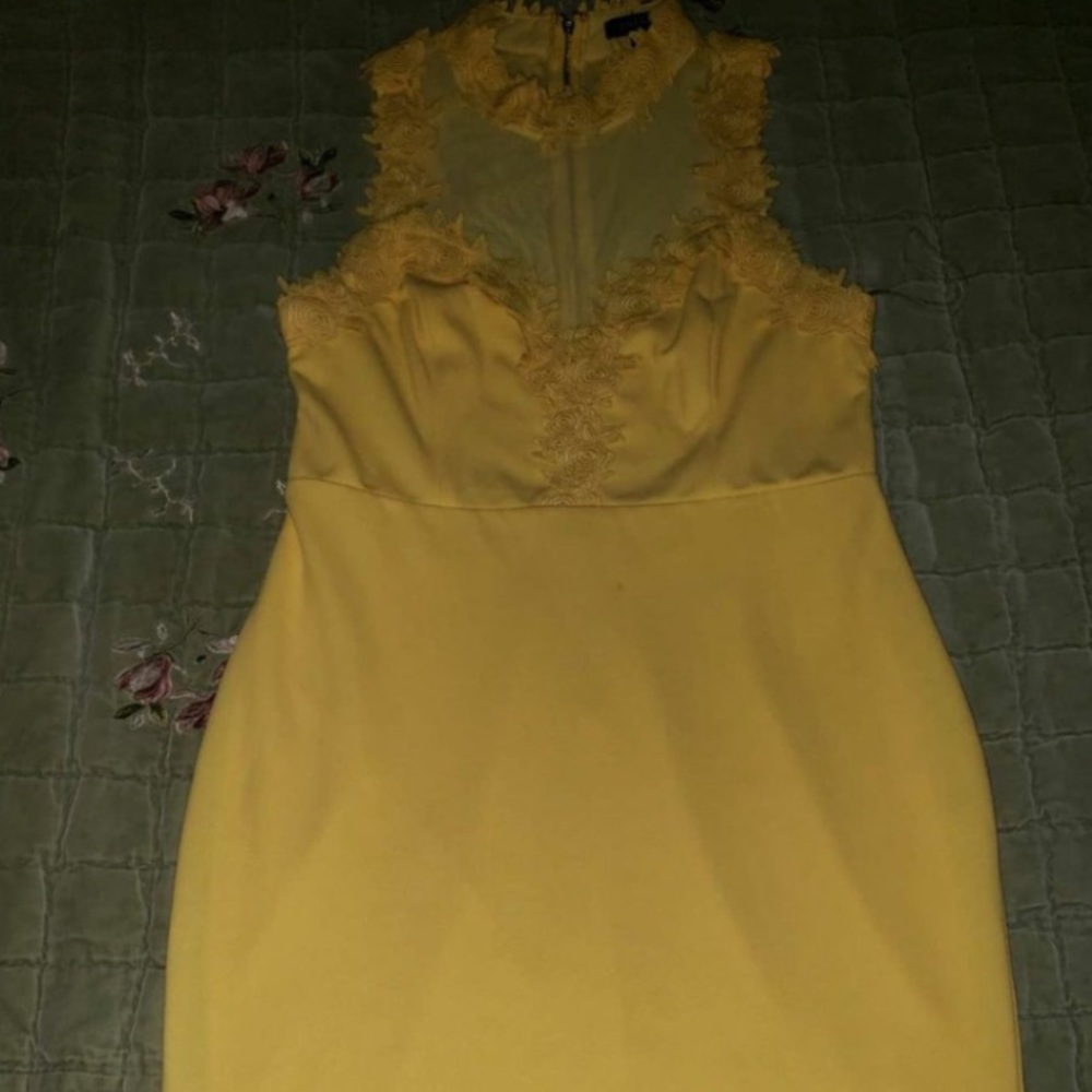 Entry yellow lace dress